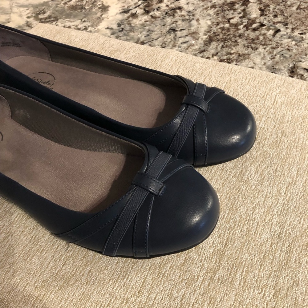 NWOT Life Stride Flats *Wide*